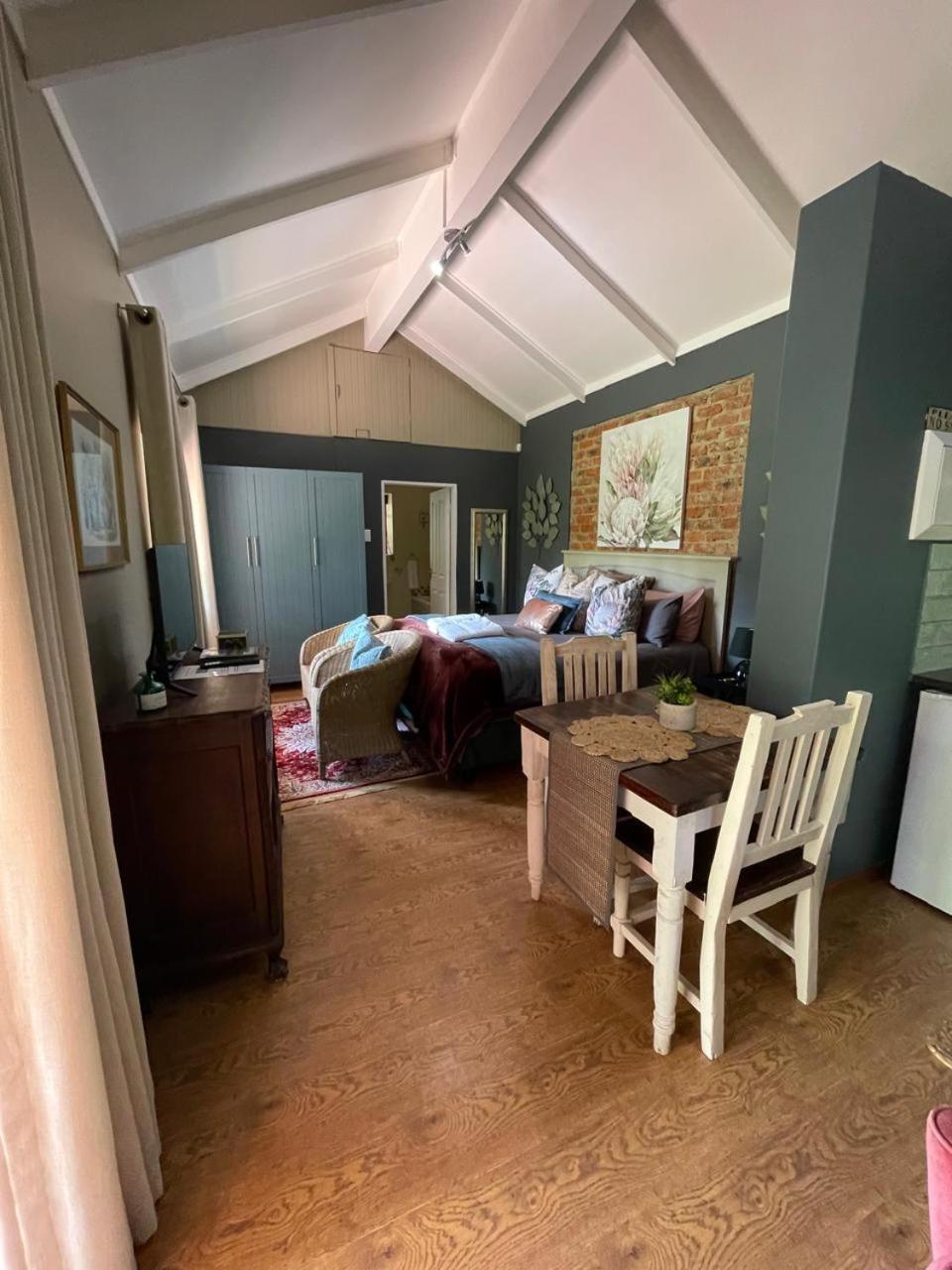 Periwinkle, Grove ,Acorn & Sage Cottages クラレンス エクステリア 写真