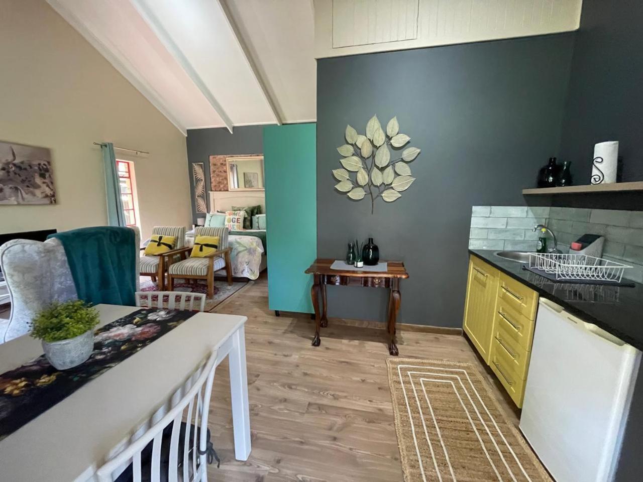 Periwinkle, Grove ,Acorn & Sage Cottages クラレンス エクステリア 写真